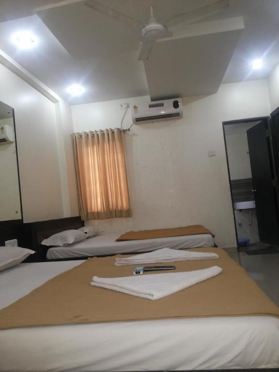Hotel Sai Galaxy Inn Shirdi Ngoại thất bức ảnh