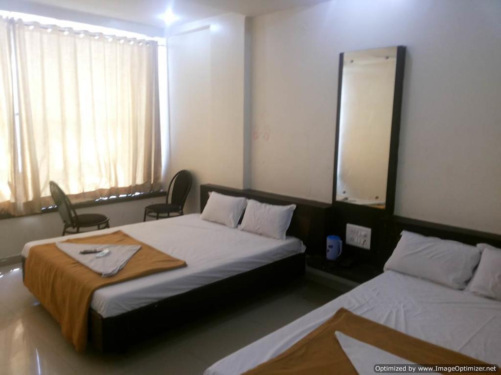 Hotel Sai Galaxy Inn Shirdi Phòng bức ảnh