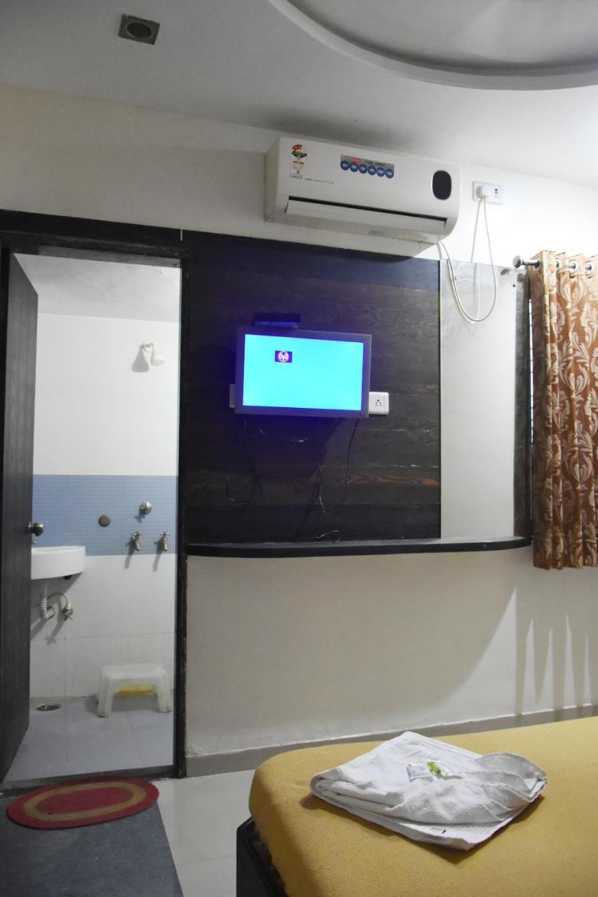 Hotel Sai Galaxy Inn Shirdi Ngoại thất bức ảnh