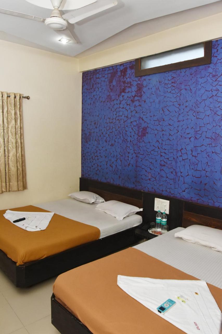 Hotel Sai Galaxy Inn Shirdi Ngoại thất bức ảnh
